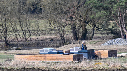 FOTO: Radana Kotková mezi záhonky.