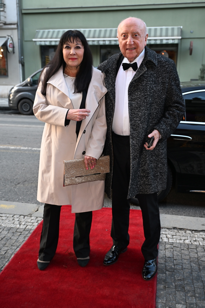 Společnost jí dělal její manžel a známý hudebník Felix Slováček, který o svou ženu gentlemansky pečoval.