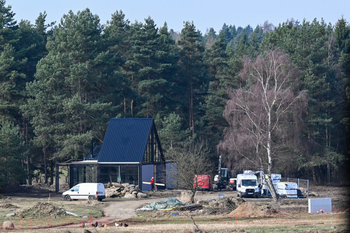 Práce na domečku jsou v plném proudu.