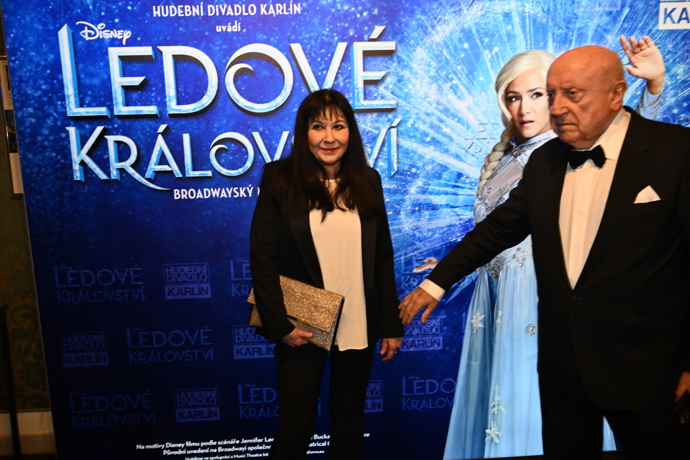 Felix držel Dádu neustále za ruku.