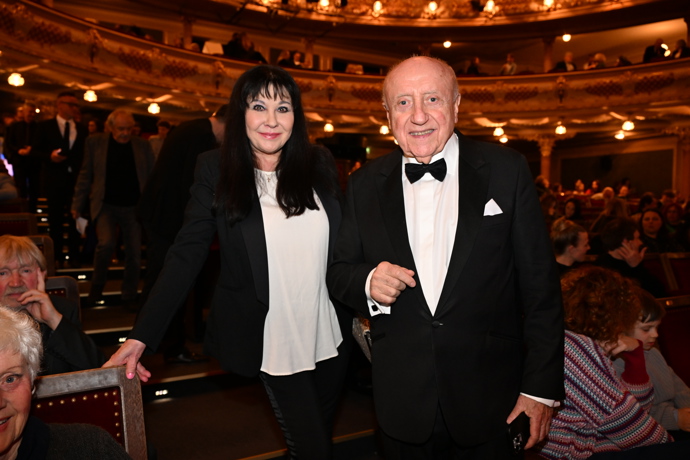 Dáda Patrasová a Felix Slováček se sladili do černobílé, což je pro takovou příležitost nezbytné. 