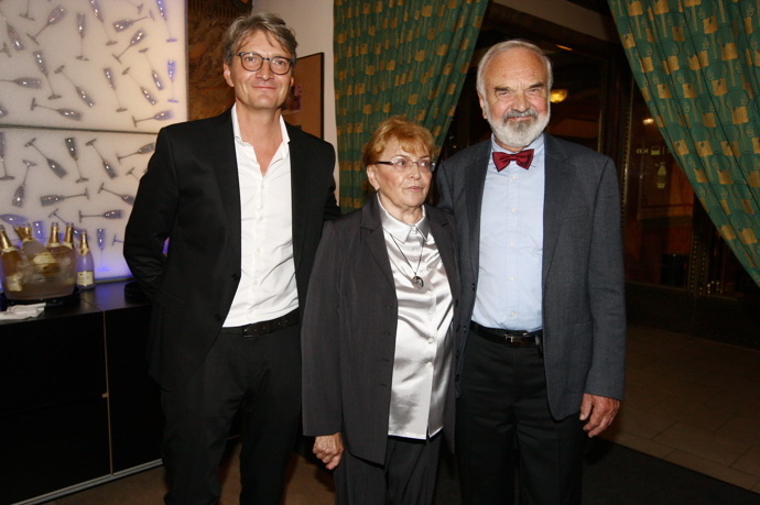 Velkou oporou je manželům syn Jan Svěrák, který jim dal tři vnoučata. 