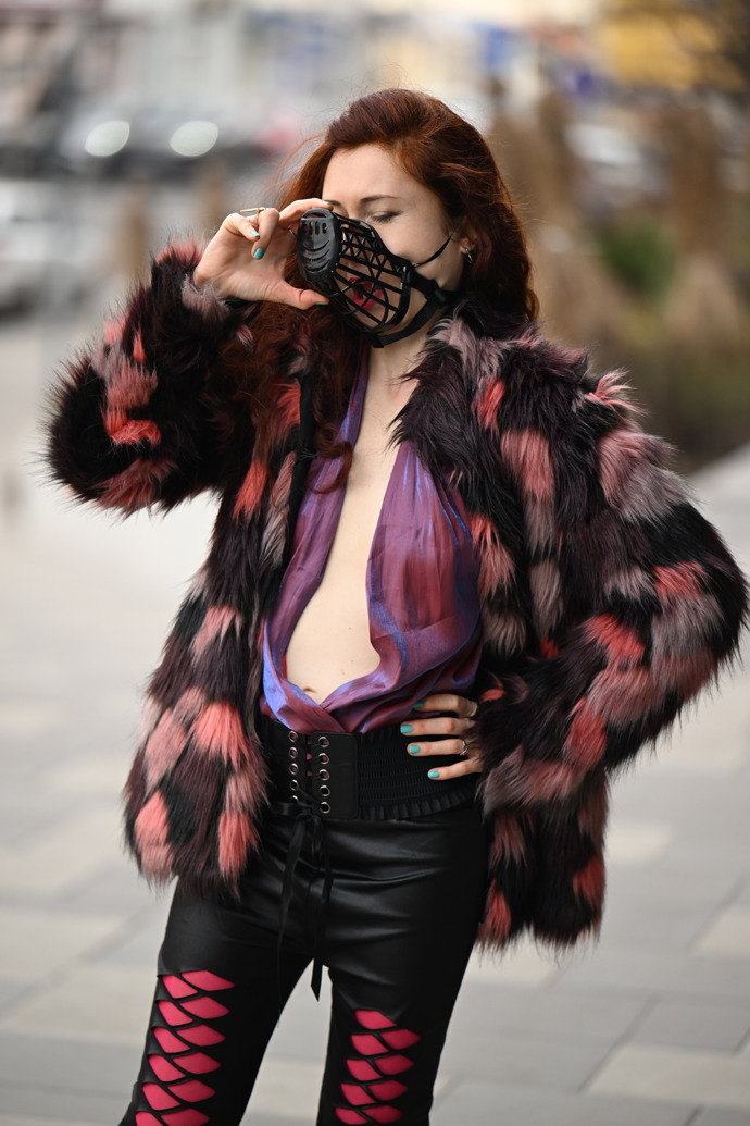 Eva Toulová si vzala nahubek.