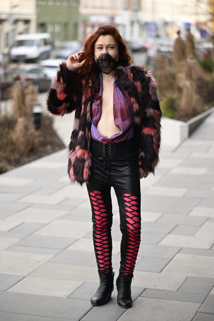 Eva Toulová vypadala jako kdyby přišla z cirkusu. 