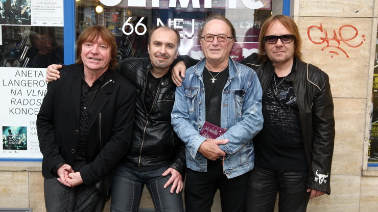 Jiří Valenta s dalšími členy skupiny Olympic.