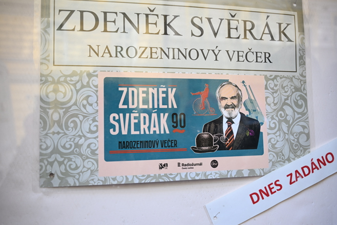 Velká oslava Zdeňka Svěráka probíhá v žižkovském Divadle Járy Cimrmana