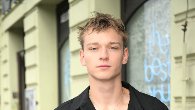 Dorazil i Tomas Sean. 