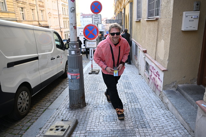 Tomáš Klus vtipkoval. 