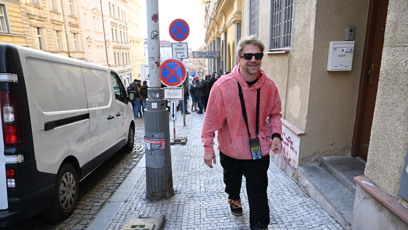 FOTO: Tomáš Klus s úsměvem na tváři.