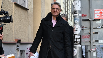 FOTO: Jan Svěrák s Oscarem v ruce.