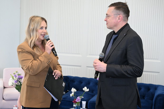 Jako šéf stavovské komory si úzkostlivě zakládá na přísné politické neutralitě.