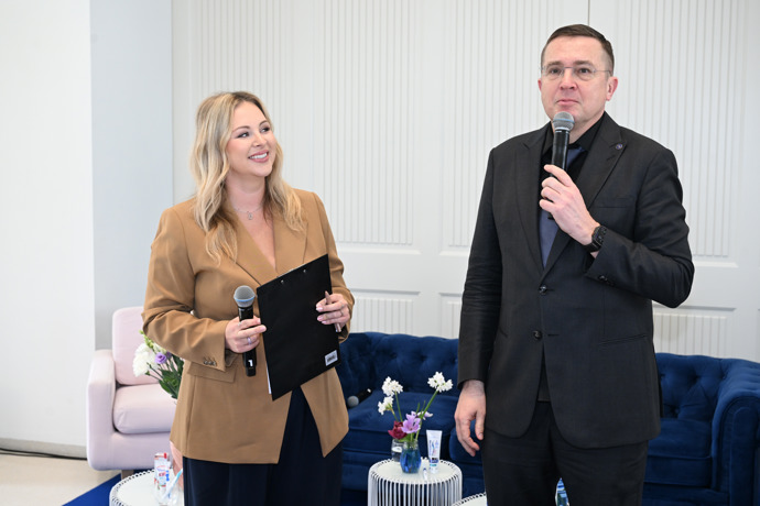 Dříve předepisované dvě minuty čištění jsou podle něj zoufale málo. 