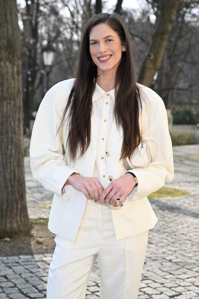 Od podobných veřejných dramat se tak modelka raději drží dál a soustředí se plně na svou vlastní kariéru.