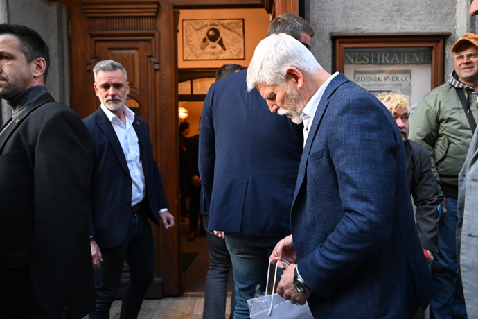 Petr Pavel během příjezdu. 