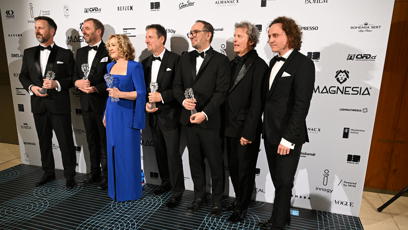 FOTO: Tvůrčí tým minisérie Studna se soškami Českého lva za nejlepší minisérii nebo seriál.