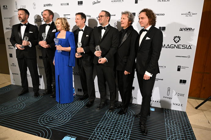 Tvůrčí tým minisérie Studna se soškami Českého lva za nejlepší minisérii nebo seriál. 