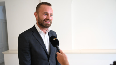 FOTO: Podle Dvořáka se někteří pacienti i veřejnost s nepochopením pozastavují zejména nad tím, když vidí ženu za volantem sanitky.