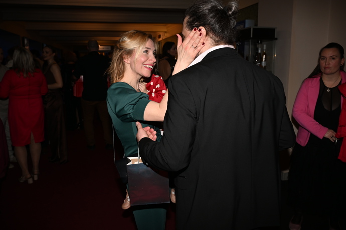 Felix Slováček mladší byl v obležení žen.