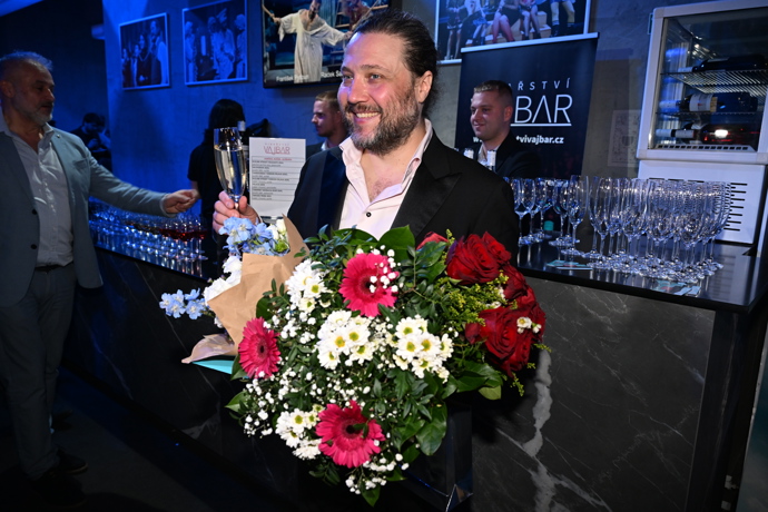 Felix Slováček mladší se usmíval.