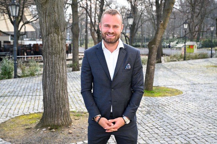 Přítomnost žen v posádce je navíc podle něj naprosto nenahraditelná, a to především u vyděšených dětských pacientů.