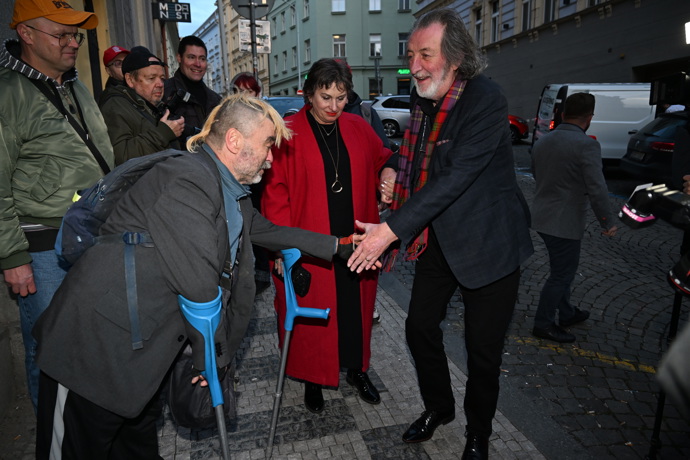 Bolek Polívka se pozdravil s fanoušky. 