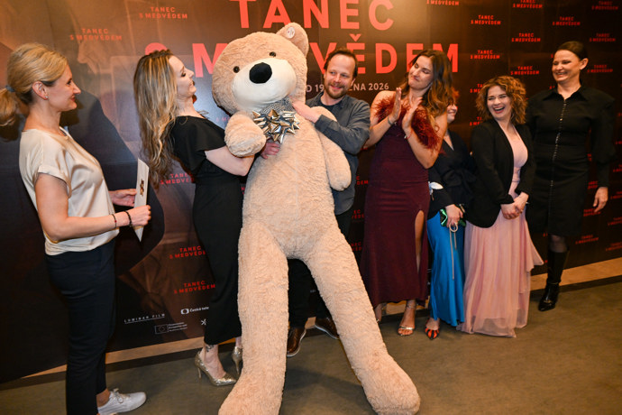 Kryštof Hádek dostal k narozeninám medvěda.