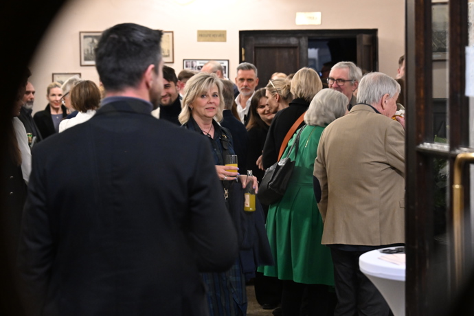 Eva Pavlová s limonádou Zdeňka Svěráka.