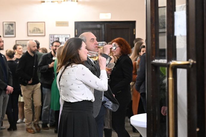 Miroslav Táborský popíjel víno.