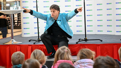 FOTO: Zpěvák Milan Peroutka předvedl show dětem.