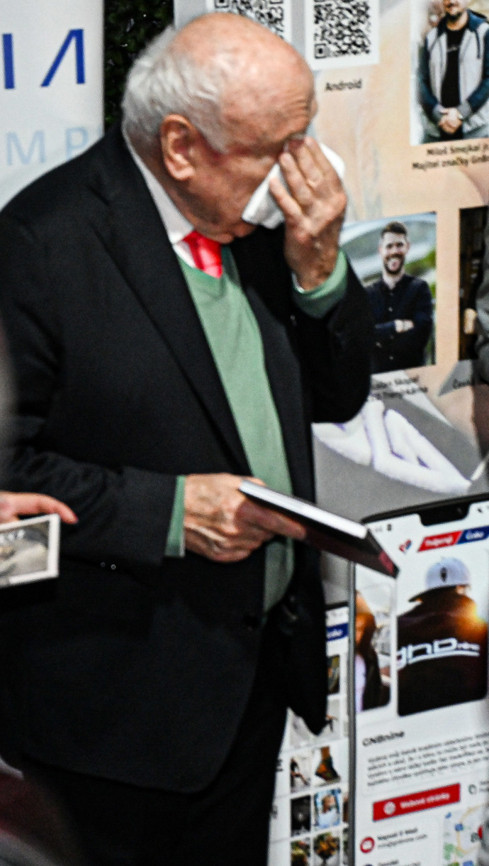 Felix Slováček se rozplakal. 