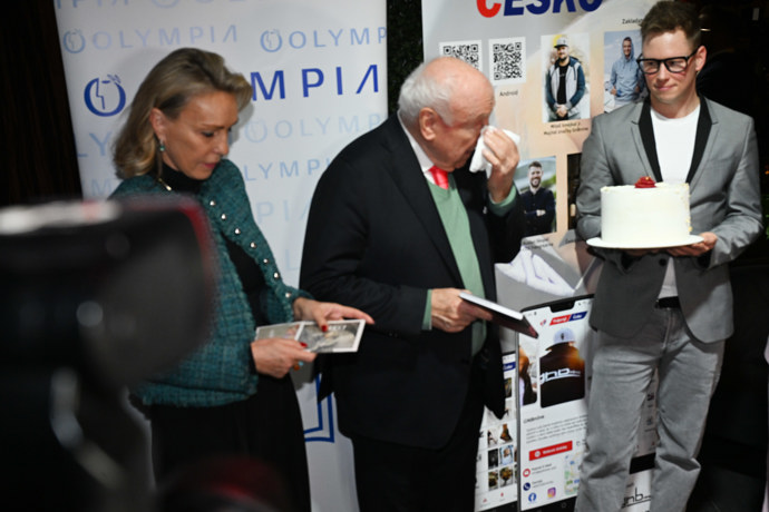 Felix Slováček se dojal. 