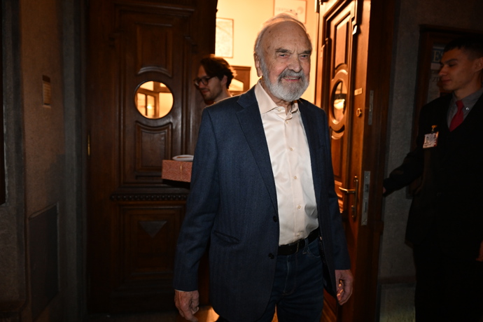 Zdeněk Svěrák na narozeninové oslavě. 