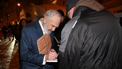 FOTO: Zdeněk Svěrák neodmítl žádného fanouška.