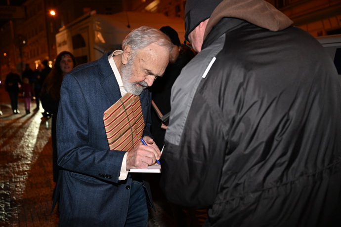 Zdeněk Svěrák neodmítl žádného fanouška.