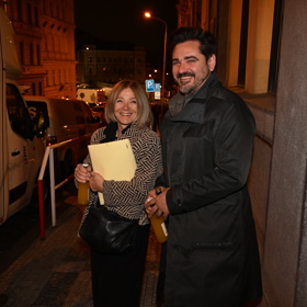 Vojta Kotek se na devadesátinách Zdeňka Svěráka pochlubil zřídka vídanou maminkou Alenou.