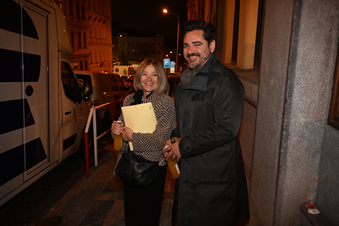 Vojta Kotek se na devadesátinách Zdeňka Svěráka pochlubil zřídka vídanou maminkou Alenou.