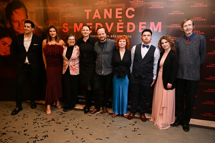 Herecké obsazení filmu Tanec s medvědem.