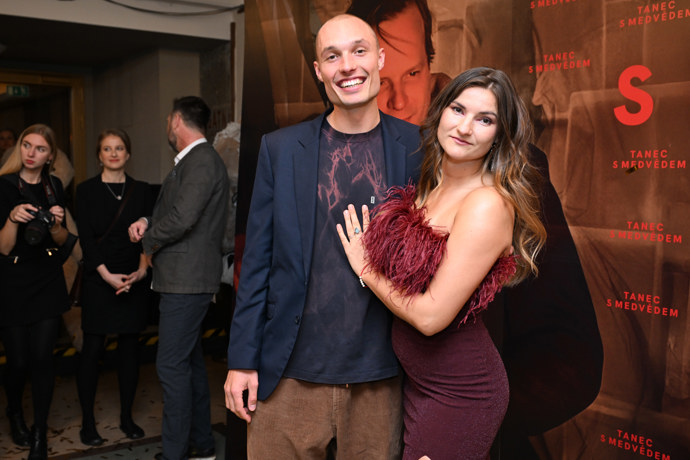 Herečka Eliška Soukupová dorazila s partnerem.