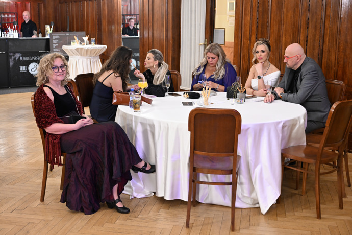 Lela Ceterová to na plese rozjela.