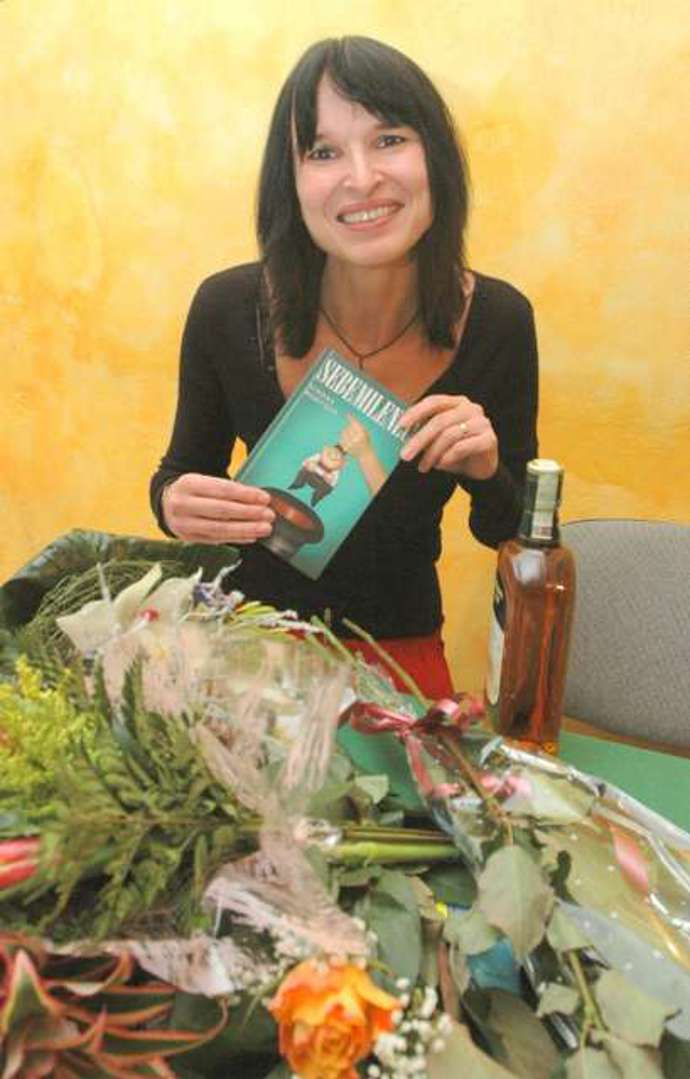 Simona Monyová byla slavnou spisovatelkou tak zvaných románů pro ženy. Říkalo se jí Viewegh v sukních.