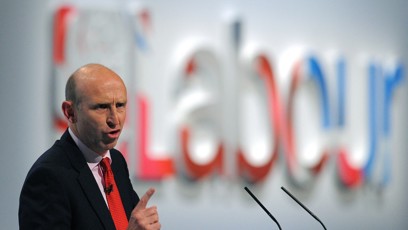 FOTO: Britský ministr obrany John Healey je přesvědčen o tom, že Moskva Íránu pomáhá.
