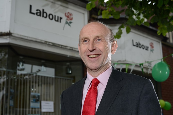 Britský ministr obrany John Healey tvrdí, že za některými íránskými útoky pravděpodobně stojí „neviditelná ruka Vladimira Putina“.