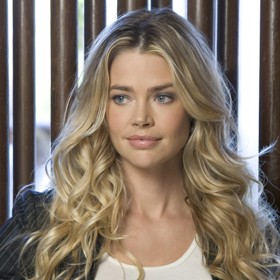 Takto vypadala Denise zamlada. Foto ze seriálu Sex, láska a tajemství (2005). Plavovlasá kráska tehdy platila za sexbombu.