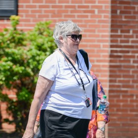 Kelly McGillis dnes pomáhá lidem, kteří bojují se závislostí. Vedle toho učí herectví na škole v New Jersey. Po kamerách se jí sice občas zasteskne, moc dobře ale ví, jak je to v Hollywoodu s ageismem a sexismem. Herečka na snímku z roku 2018.