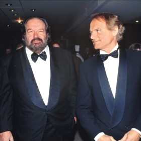 Terence Hill se proslavil zejména v akčních komediích s kolegou Budem Spencerem. Na společném snímku z roku 1995, kdy už byli celebritami světového formátu. 