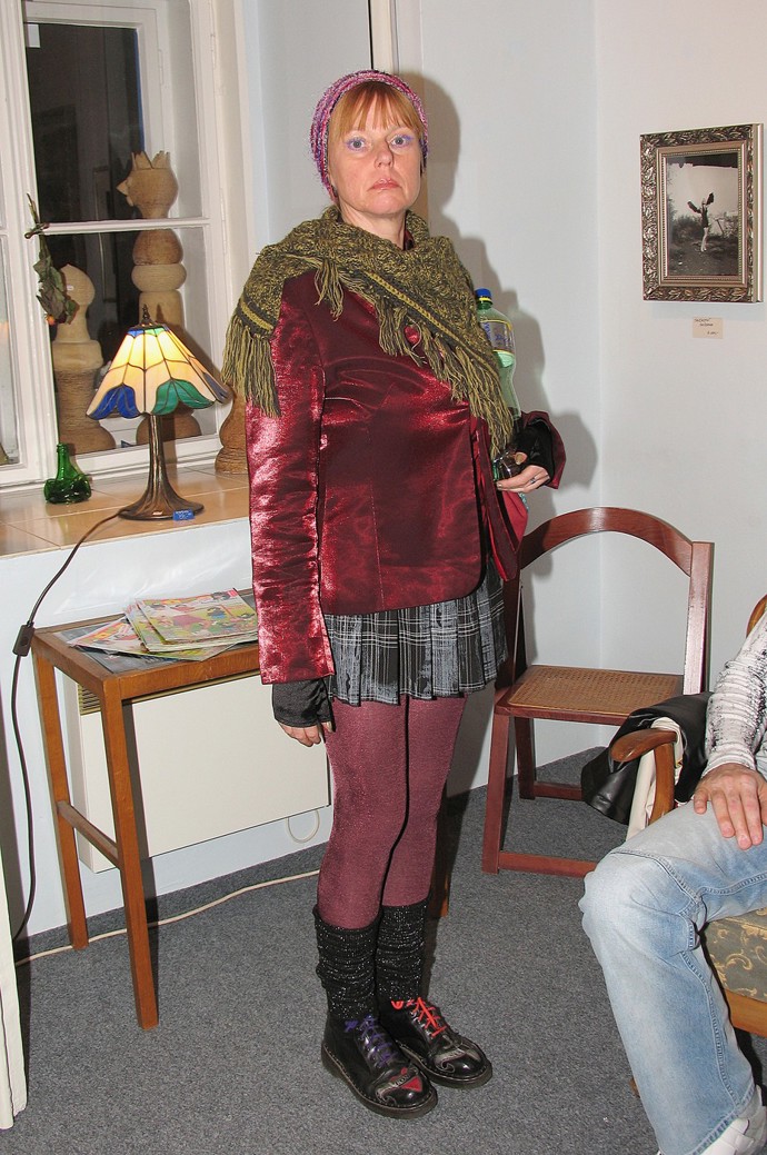 Do společnosti chodí Lenka Kořínková ráda v pestrobarevných outfitech.