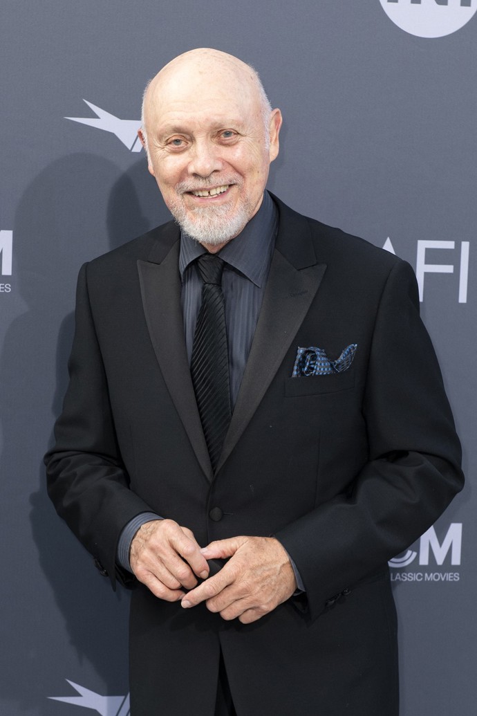 Héctor Elizondo na sebe vedle Pretty Woman upozornil v Deníku princezny. Od roku 1969 žije s herečkou Carolee Campbell, předtím stihl ještě dvě manželství a zplodit potomka.