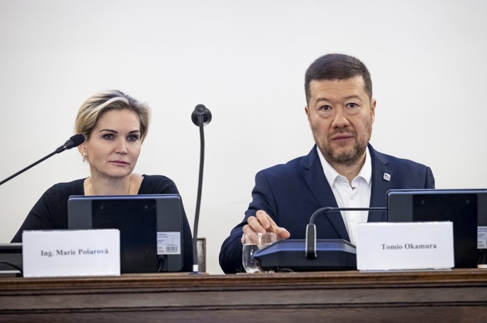 Marie Pošarová (SPD) doporučila Andreji Babišovi nosit klobouček. Za jeho nápadem prodat Explosii podle ní totiž stojí „těžký úpal“.