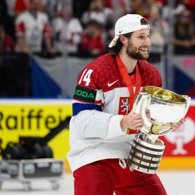 Pavel Zacha se raduje, že bude brzy otcem.