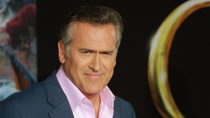 Bruce Campbell: Hvězda série Evil Dead má rakovinu. Fanoušky ale ujistil, že tu nějakou dobu ještě bude